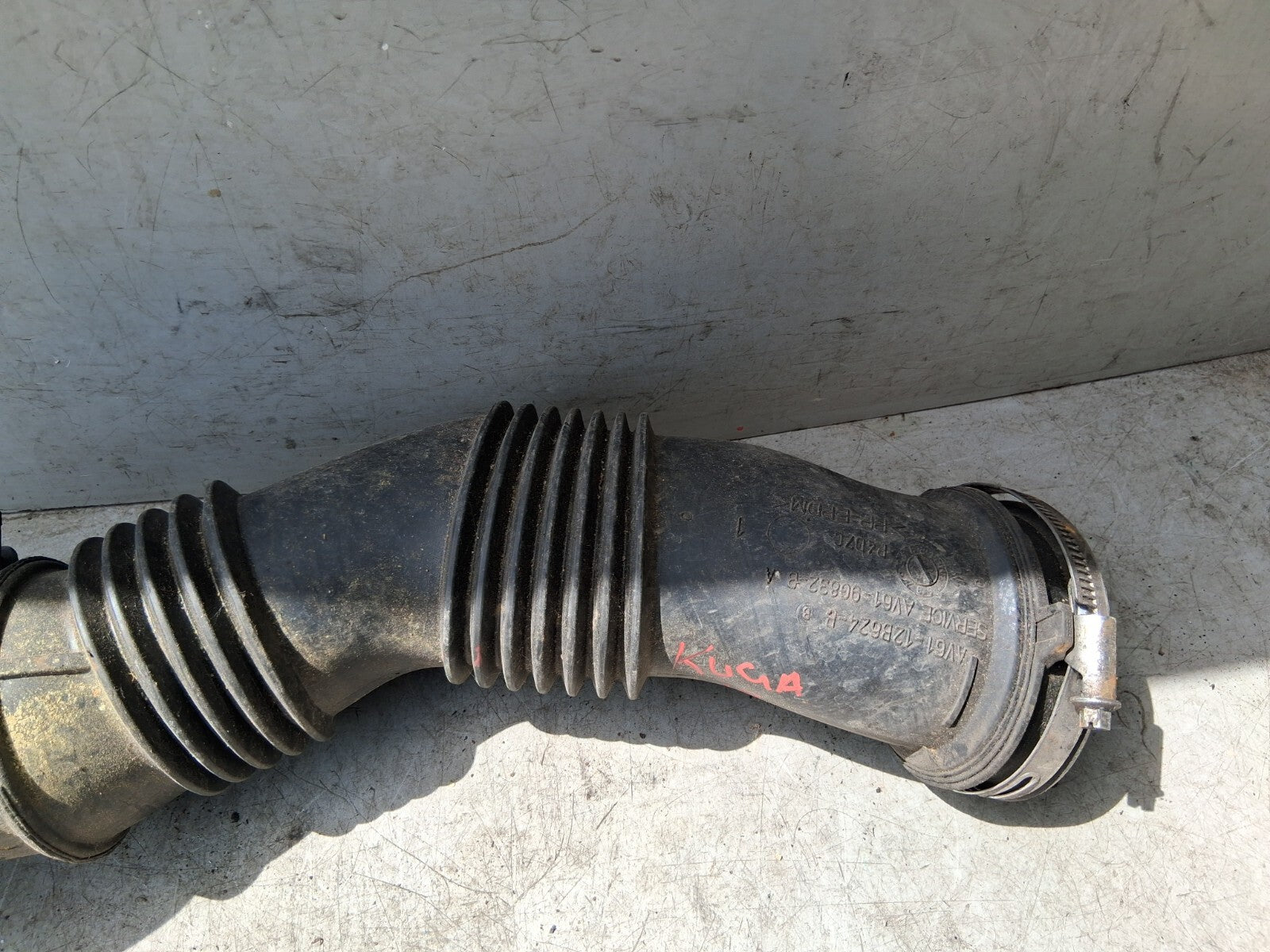 2013 FORD KUGA MK2 AIR INTAKE HOSE PIPE AV6112B624B