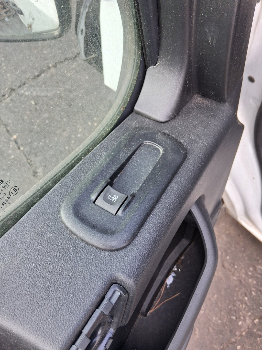 2024 NISSAN INTERSTAR MASTER MK3 NSF PASSENGER SIDE FRONT WINDOW CONTROL SWITCH