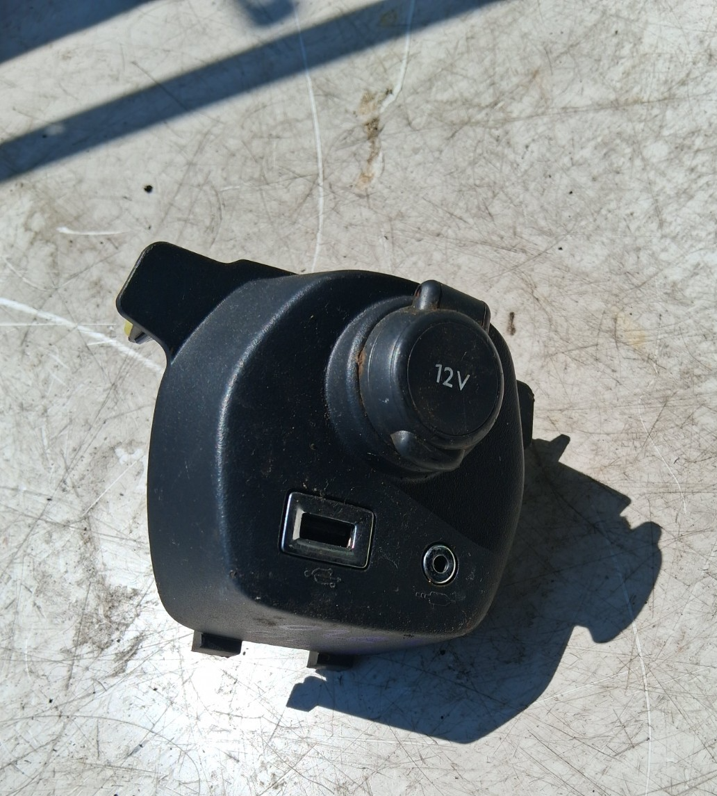 2020 TOYOTA AYGO 12V POWER SOCKET WITH AUX USB PORT 554770H010