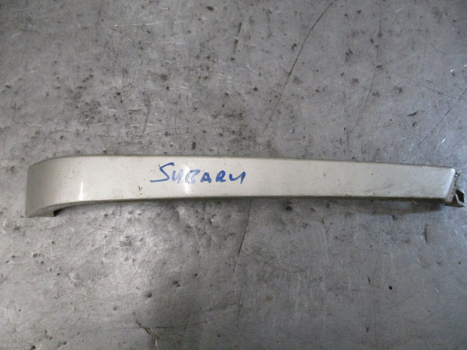 SUBARU FORESTER MK1 2000 NS PASSENGER SIDE FRONT BUMPER HEADLIGHT TRIM COVER