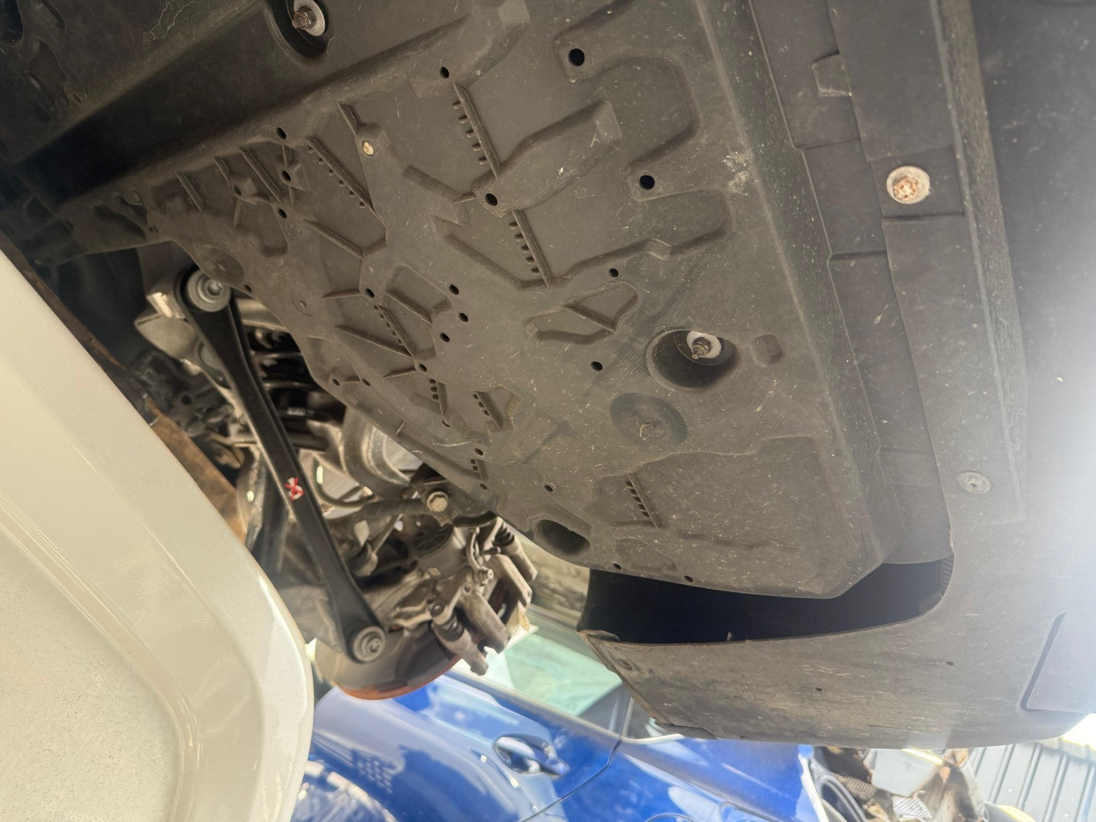 2024 DS AUTOMOBILES DS 7 REAR CENTER UNDER TRAY 9813584080
