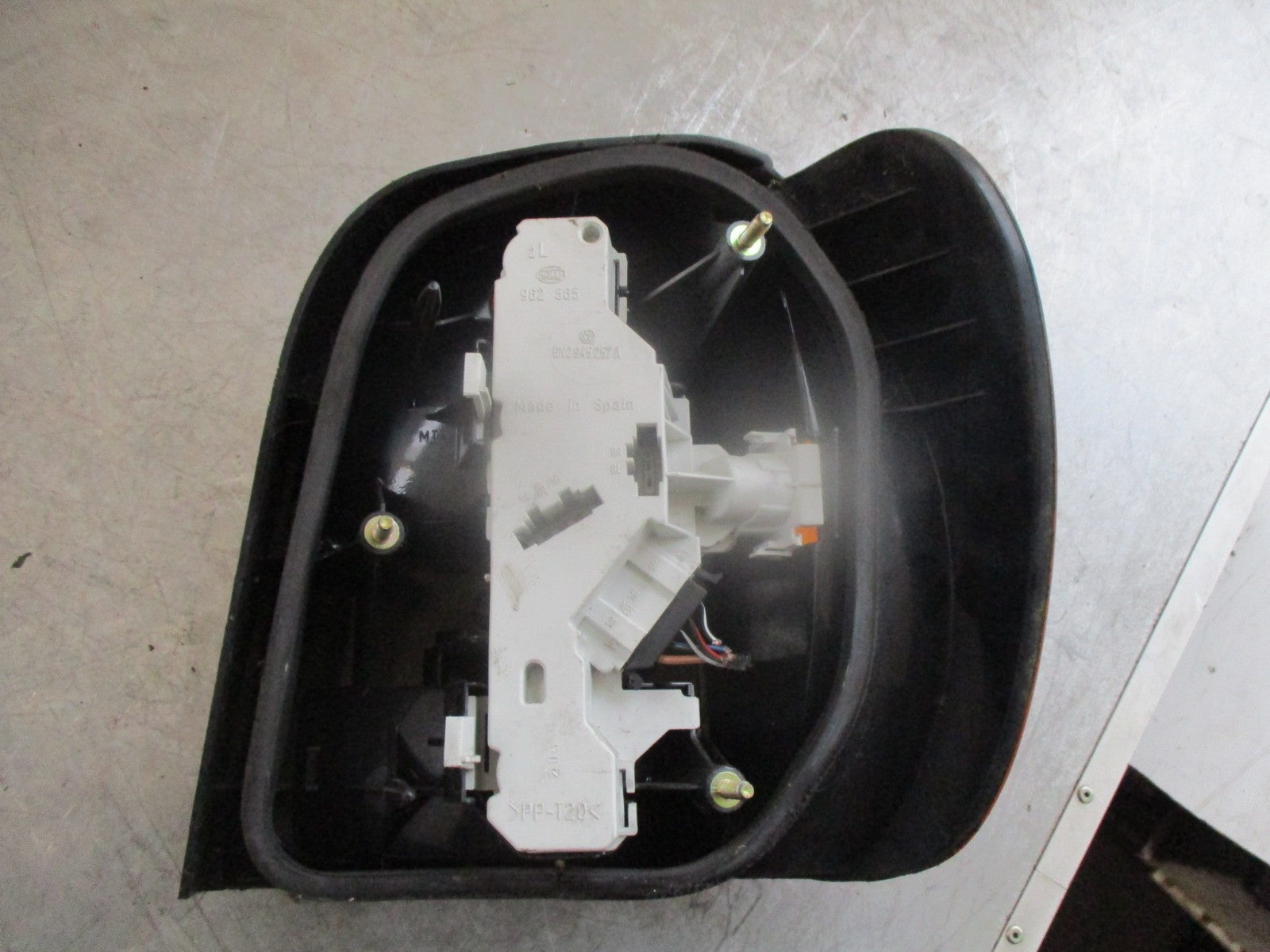 1999 VOLKSWAGEN VW POLO 6N  NSR PASSENGER SIDE REAR LIGHT TAIL LIGHT 6N0945257A