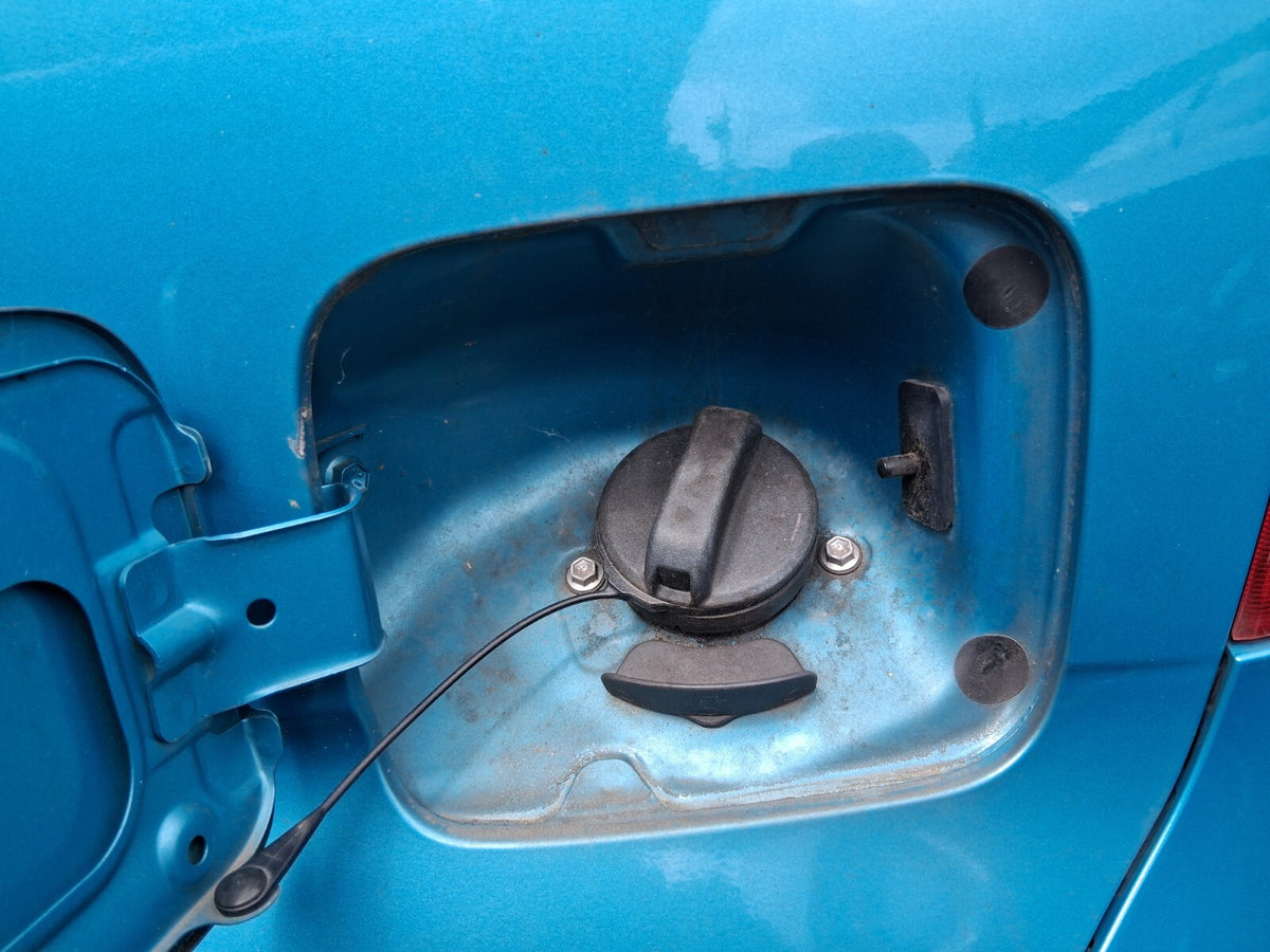 2022 SUZUKI IGNIS SZ5 FUEL FILLER FLAP COVER LID NEON BLUE METALLIC CFJ