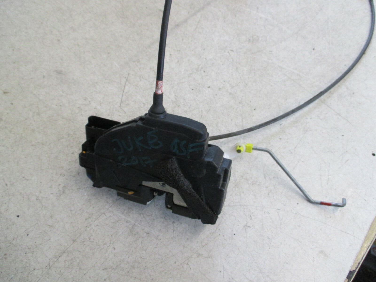 NISSAN JUKE 2017 F15 OSF FRONT DRIVER SIDE DOOR LOCK MECHANISM & INTERIOR HANDLE
