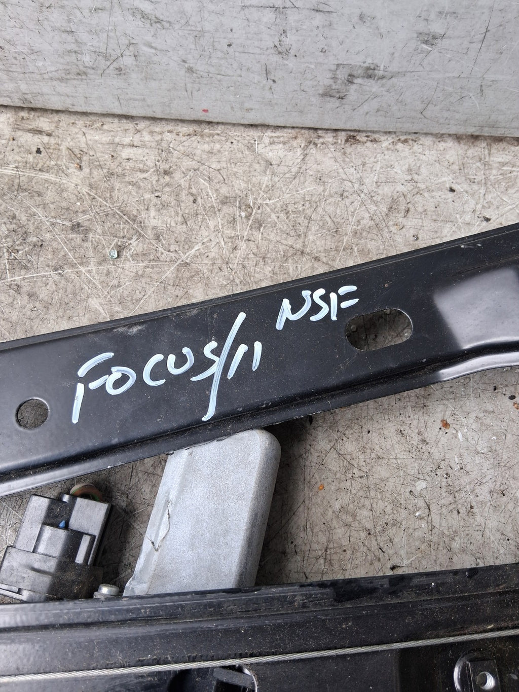 2011 FORD FOCUS SIDE FRONT WINDOW REGULATOR AND MOTOR 924128 104