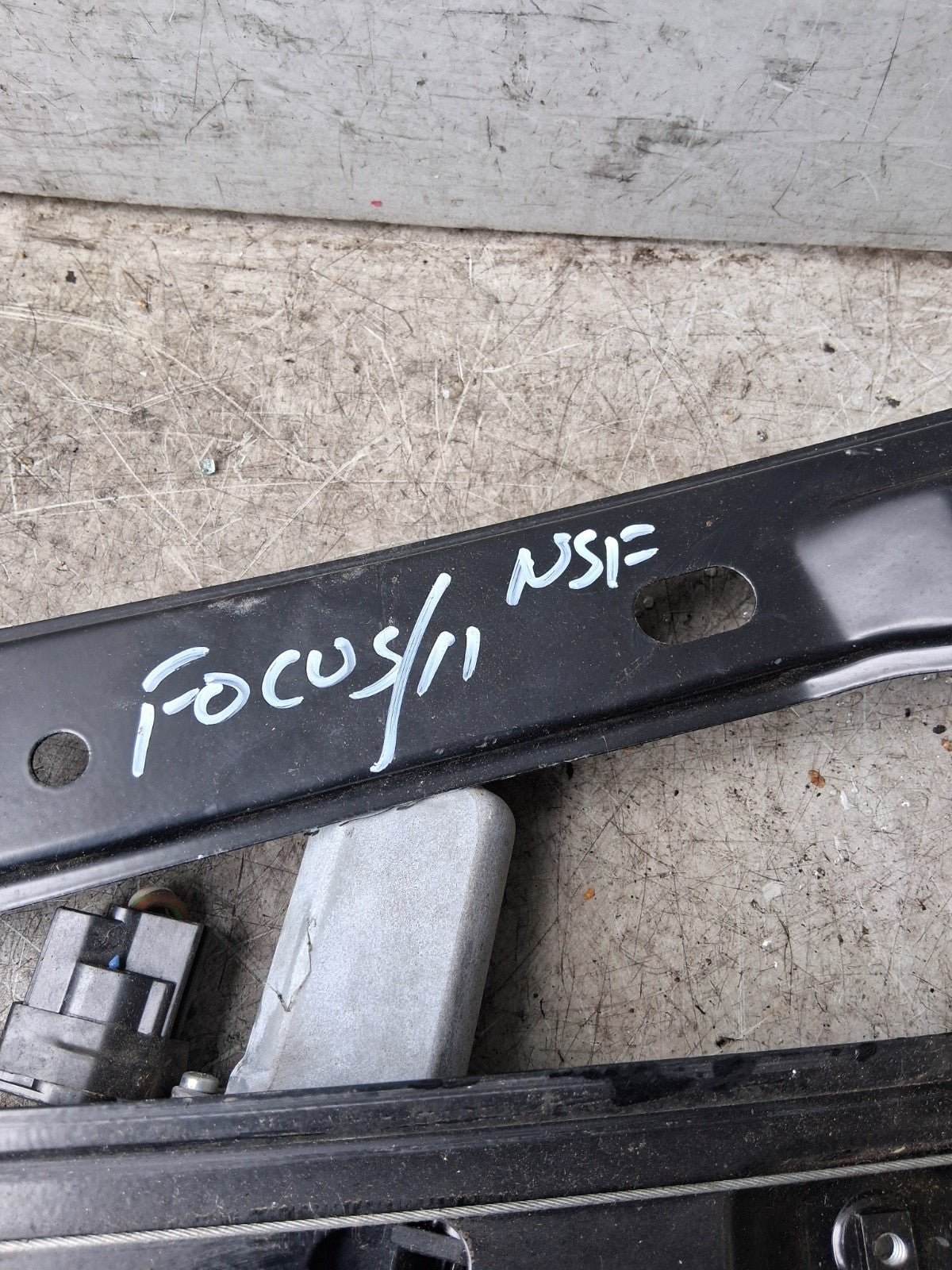 2011 FORD FOCUS SIDE FRONT WINDOW REGULATOR AND MOTOR 924128 104