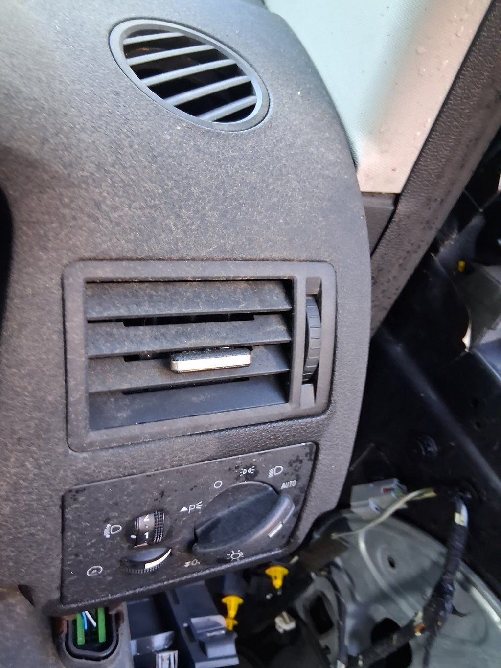 2009 FORD KUGA MK1 OSF DRIVER SIDE FRONT RIGHT AIR VENT