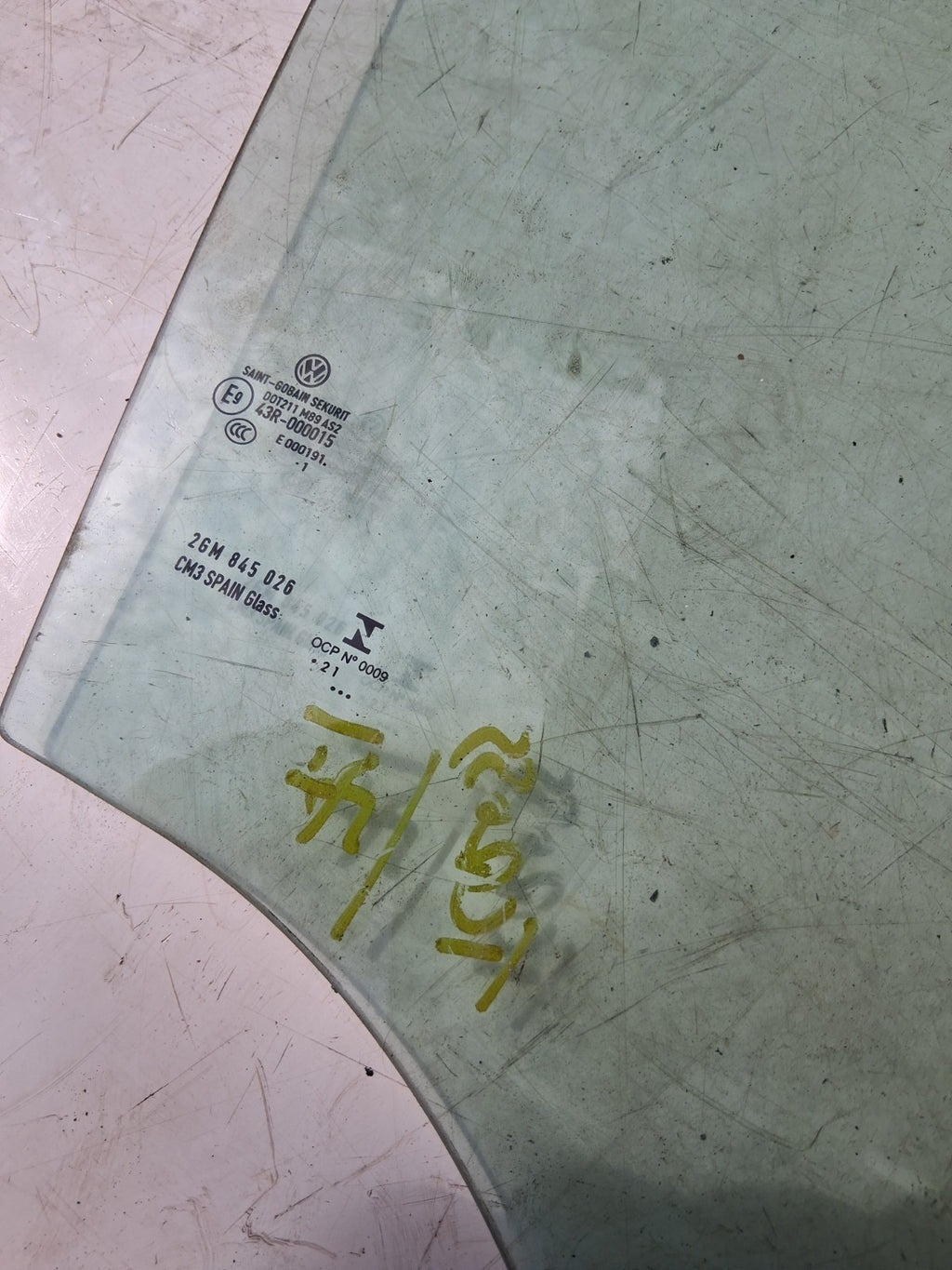 2021 VW VOLKSWAGEN T CROSS OSR DRIVER SIDE REAR RIGHT WINDOW GLASS 2GM845026
