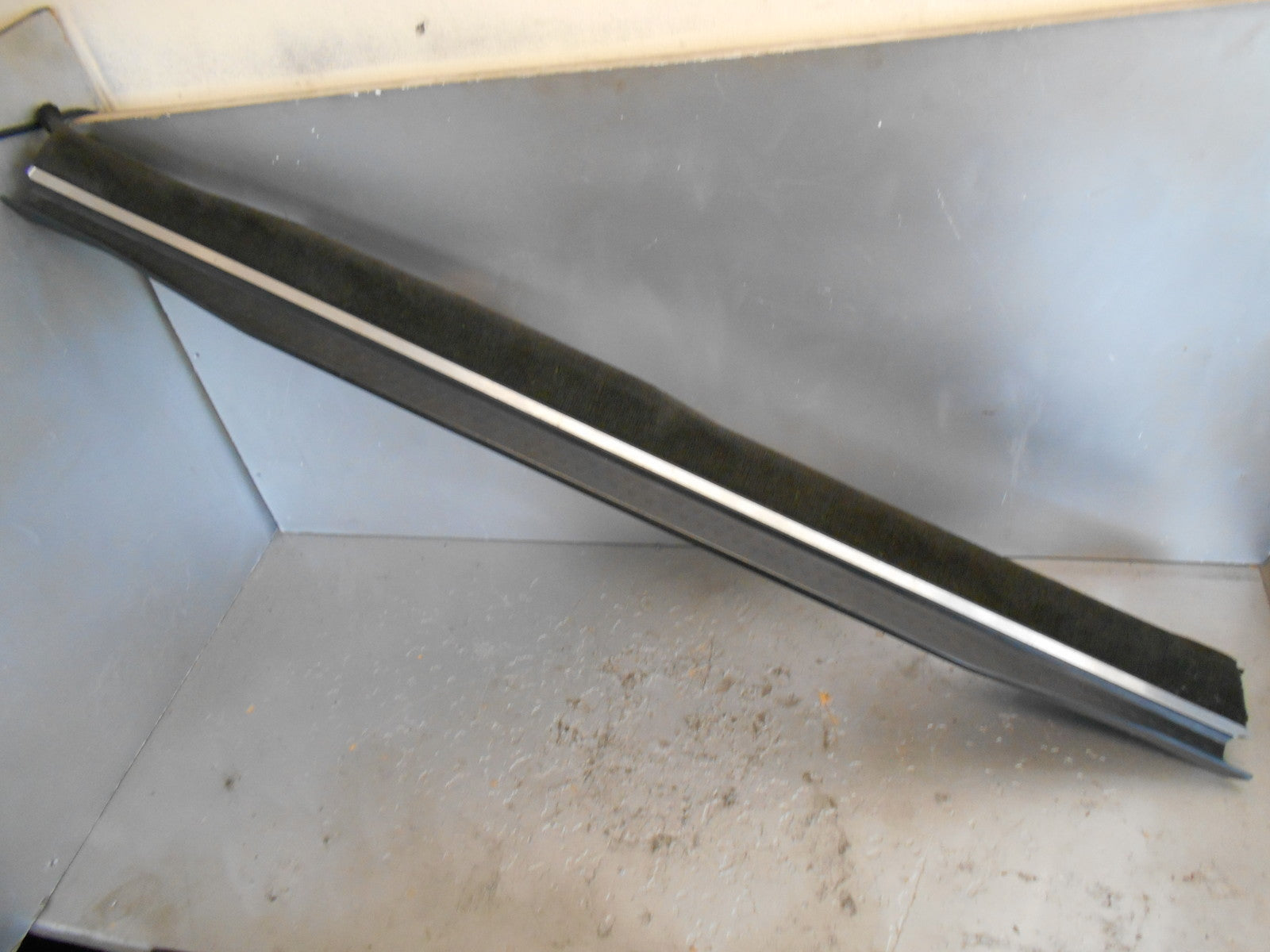 MERCEDES 300SL 1990 DOOR CILL BLACK NSF PASSENGER SIDE 1296800135