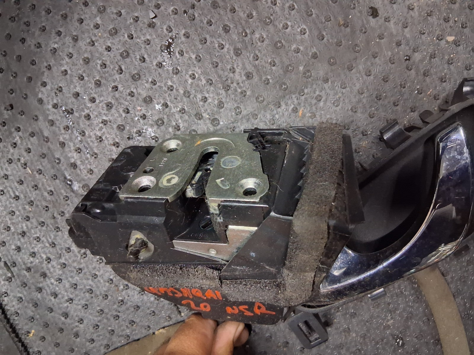 2020 NISSAN QASHQAI J11 MK2 NSR PASSENGER SIDE REAR LEFT DOOR LOCK MECHANISM