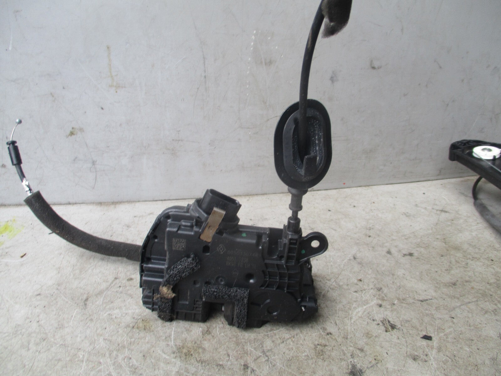 2015 RENAULT CAPTURE MK1 1.5 NSF FRONT PASSENGER SIDE DOOR LOCK 805033074