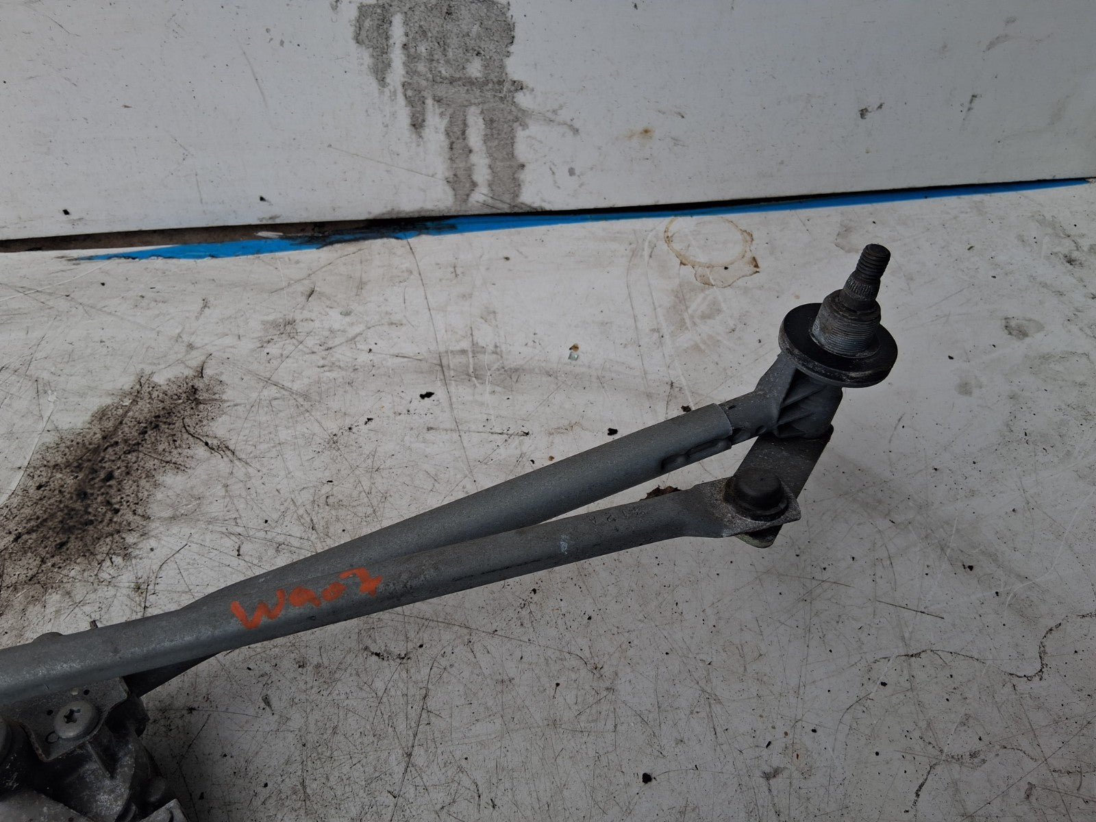 2018 MERCEDES SPRINTER W907 FRONT WINDSCREEN WIPER MOTOR LINKAGE A9108200500