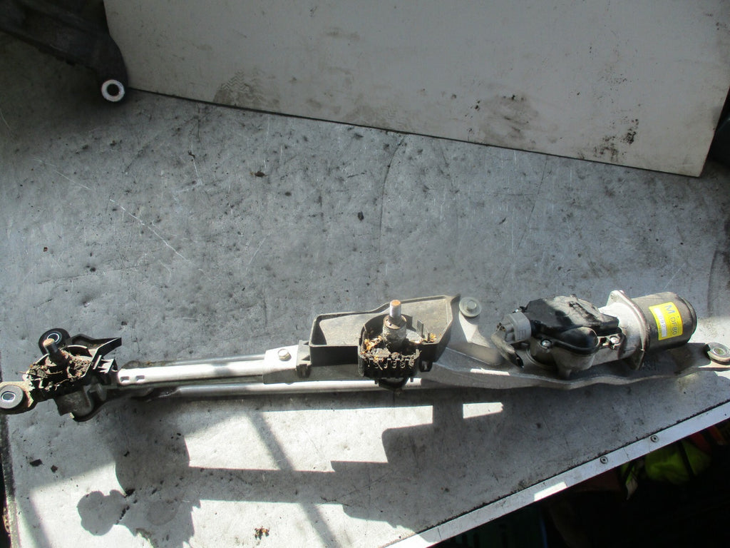 BMW 1 SERIES F21 FRONT WINDSCREEN WIPER MOTOR LINKAGE