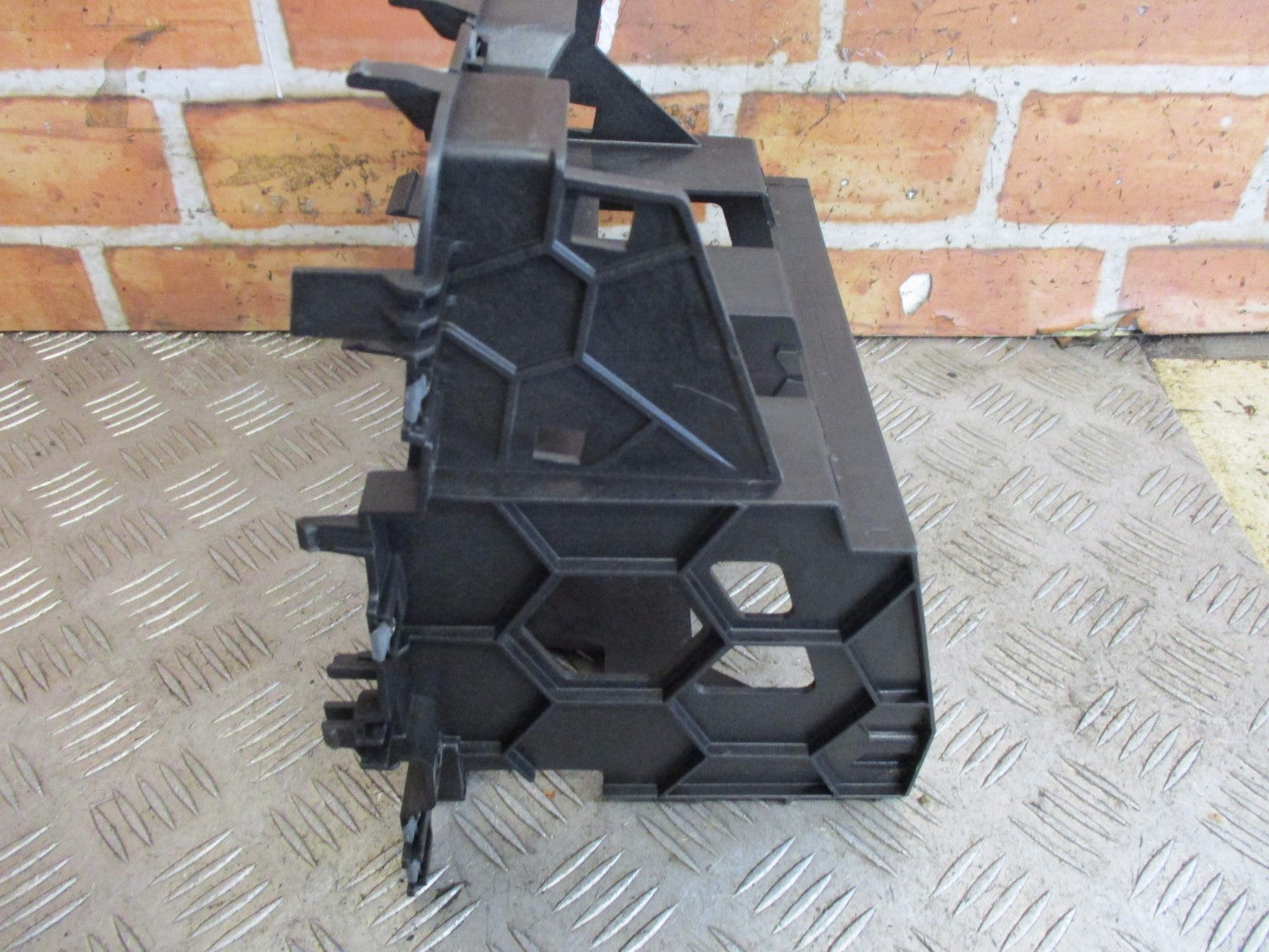 VOLKSWAGEN GOLF MK5 RADIO STEREO BRACKET MOUNT 1K0 858 005B