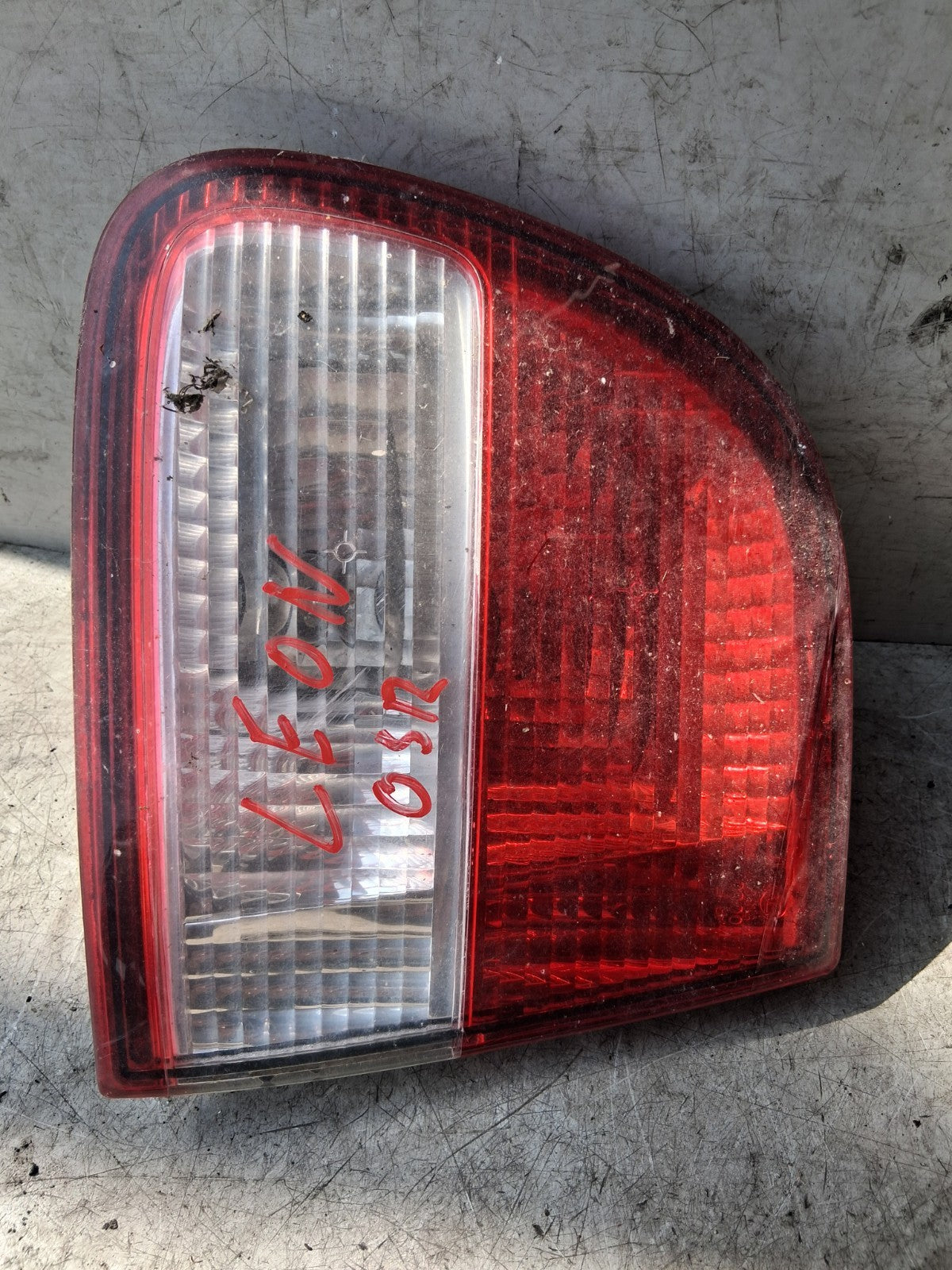 2003 SEAT LEON MK1 OSR DRIVER SIDE REAR RIGHT INNER TAIL LIGHT 1M6945091B