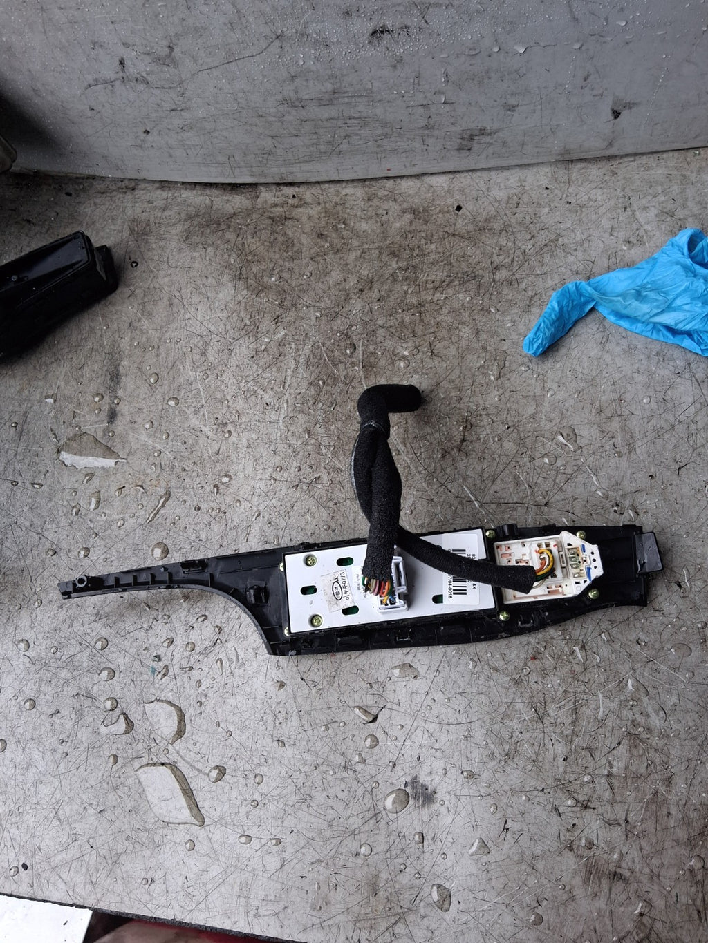2013 HYUNDAI i40 OSF DRIVER SIDE FRONT WINDOW CONTROL SWITCH 93570-3Z050
