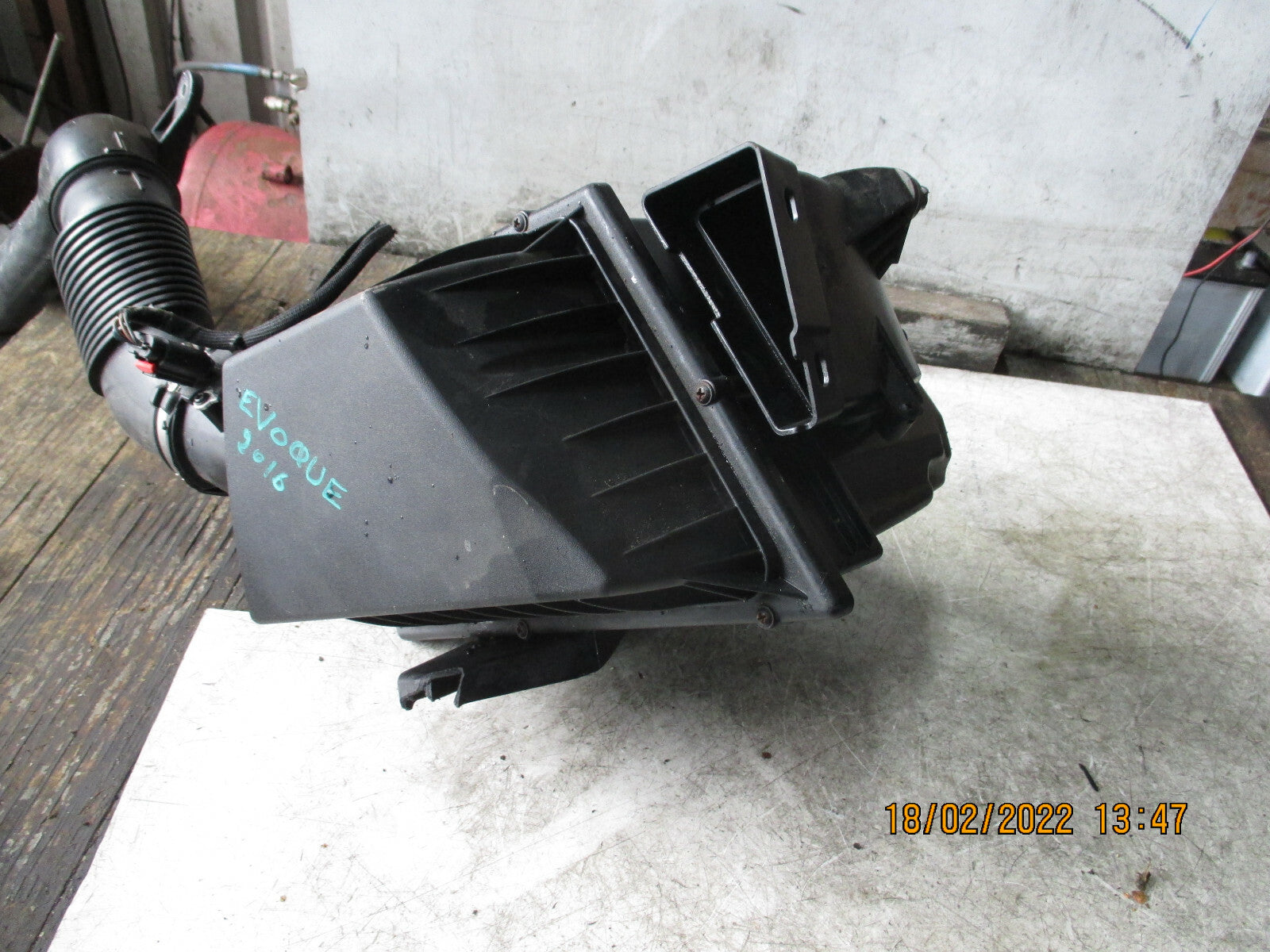 LAND RANGE ROVER EVOQUE 2016 AIR FILTER BOX PIPE MAF BJ32-9600-AD DAMAGED TAB