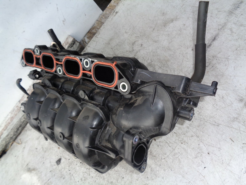 TOYOTA YARIS MK3 2013 PETROL PLASTIC ENGINE INLET MANIFOLD