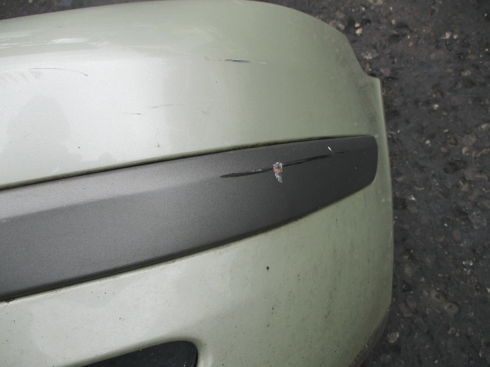 RENAULT LAGUNA MK2 FRONT BUMPER COMPLETE LIGHT GREEN