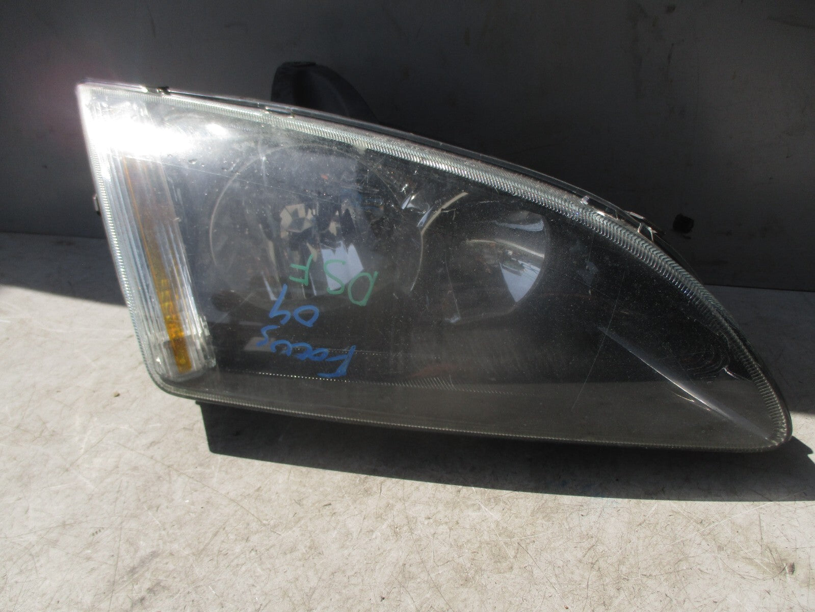 2004 FORD FOCUS MK2 OSF DRIVER SIDE FRONT HEADLIGHT HEAD LAMP 4M5113W030KB