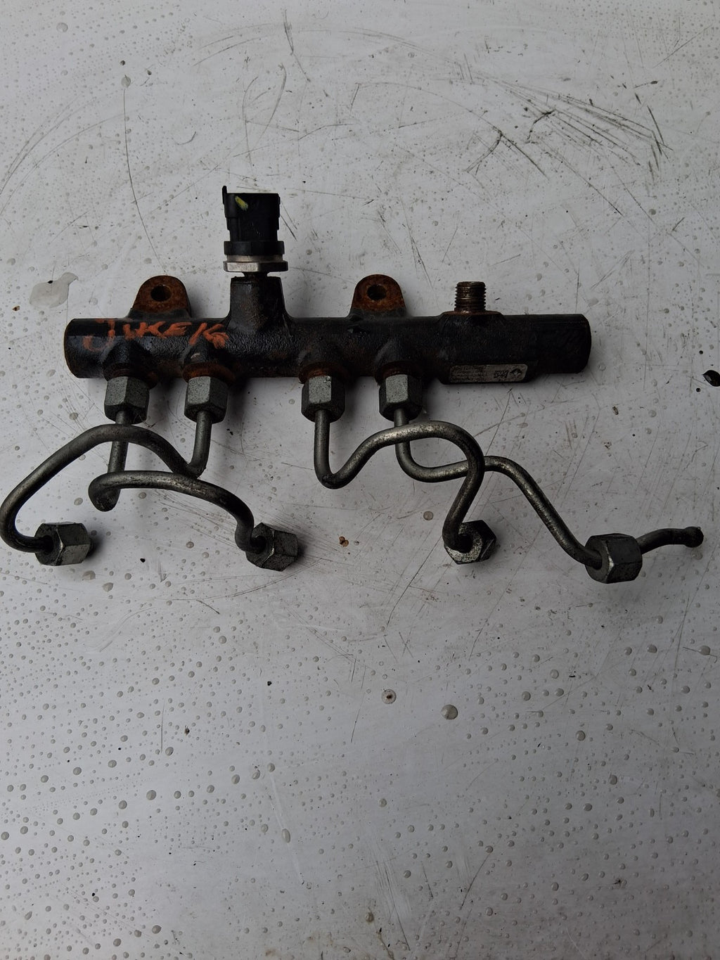 2014 NISSAN JUKE FUEL INJECTOR RAIL 175215346R