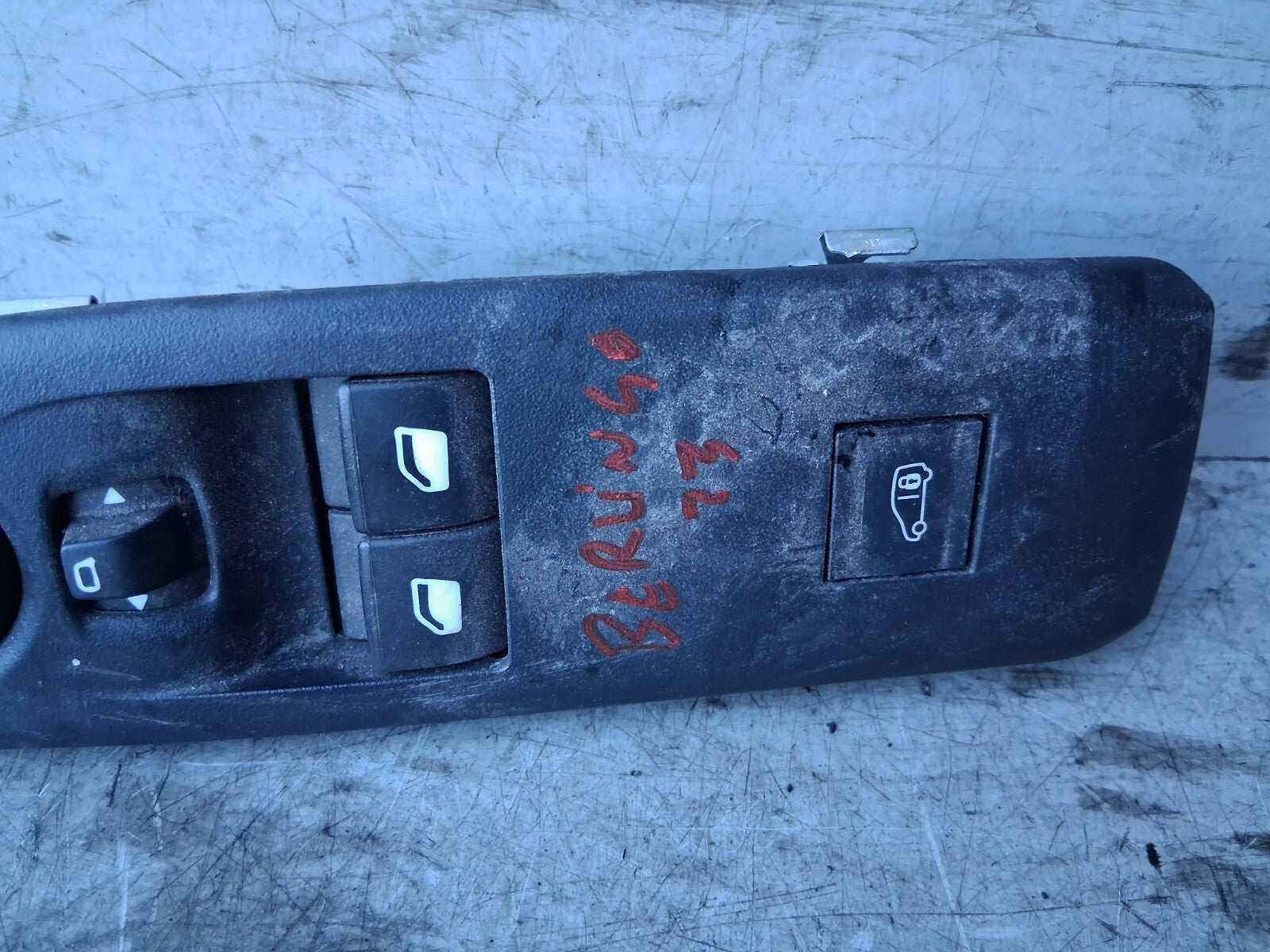 2023 CITROEN BERLINGO MK3 OSF DRIVER SIDE WINDOW CONTROL SWITCH 96783350ZD