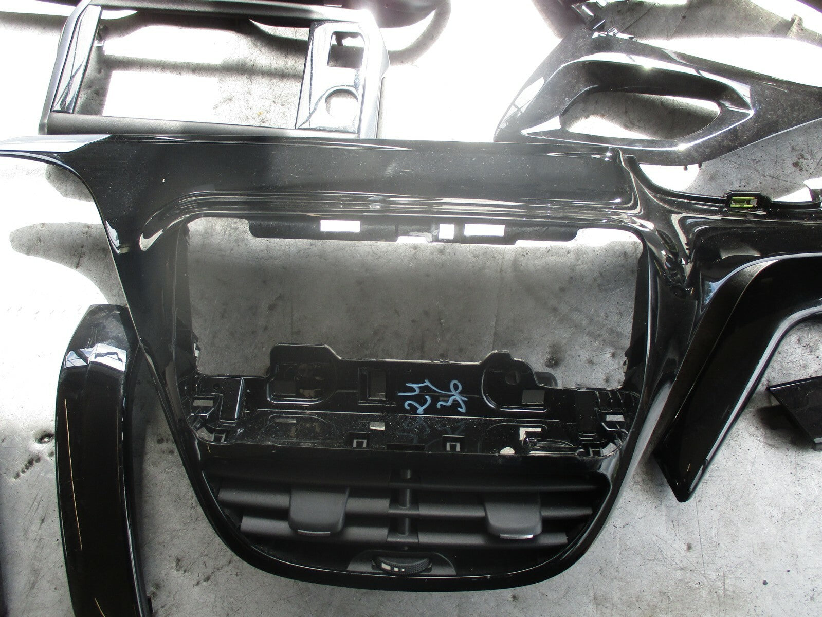 PEUGEOT 208 2012 FRONT PANEL DASHBOARD DISPLAY COVER INTERIOR GLOSS BLACK TRIM