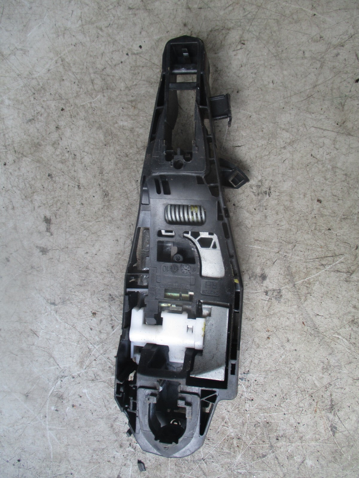 2013 PEUGEOT 5008 OSF FRONT DRIVER SIDE DOOR MOUNTING BRACKET FRAME 9820340980