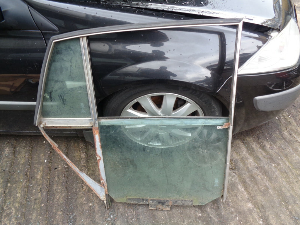 BMC AUSTIN LEYLAND MORRIS 420 FG 6 CYLINDER PETROL GLASS IN STEEL FRAME