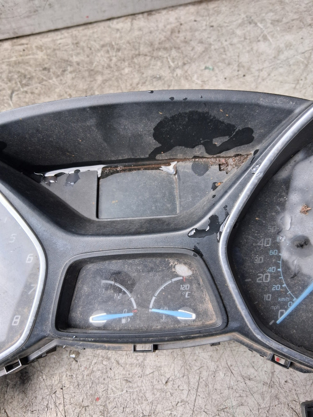 2011 FORD FOCUS SPEEDOMETER 2182023