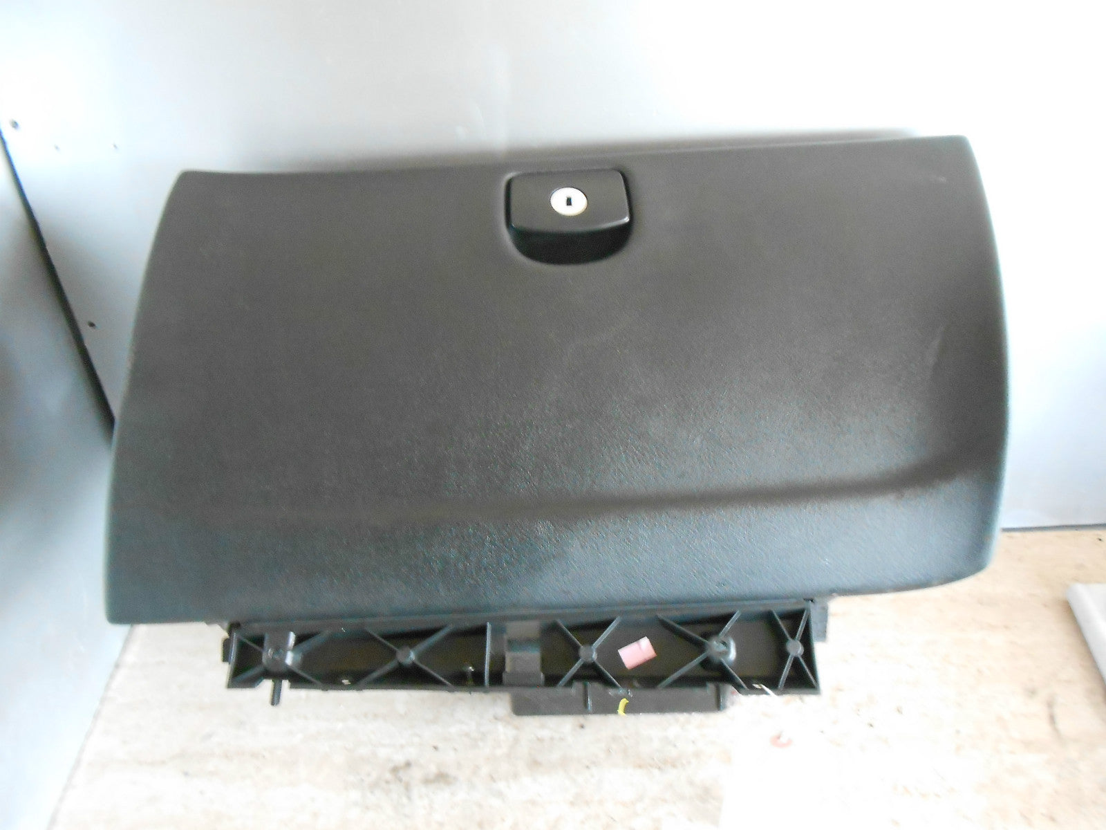 PEUGEOT 407 SW 2005 NS PASSENGER SIDE GLOVE BOX LID & LINER BLACK NO KEY
