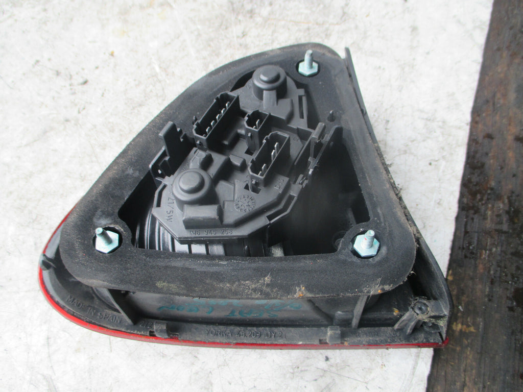 SEAT LEON 2005 OSR DRIVER SIDE REAR TAIL LIGHT TAIL LAMP