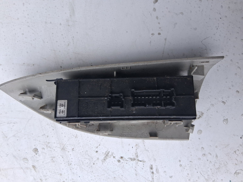 2016 NISSAN JUKE F15 FRONT RIGHT DRIVER SIDE OSF WINDOW SWITCHES 254011KK5E