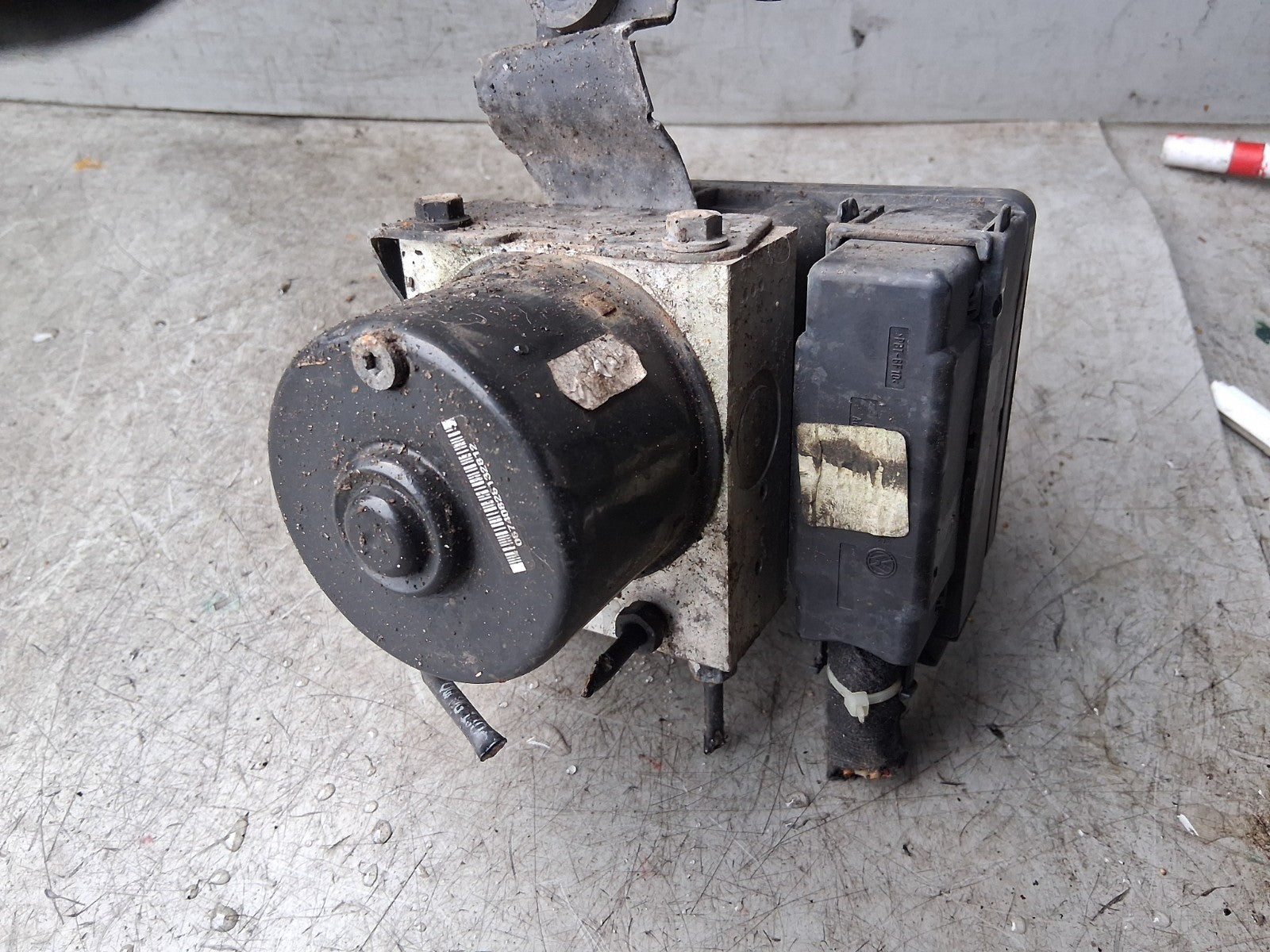 2002 VW VOLKSWAGEN GOLF MK4 ABS PUMP CONTROL MODULE 1C0907379J