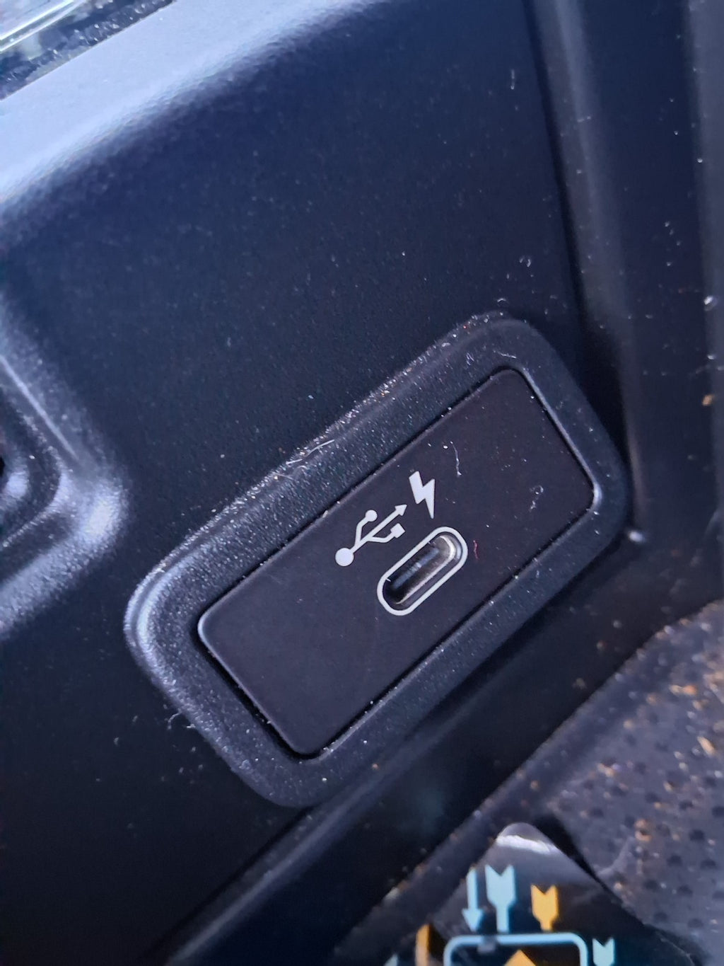 BMW 3 SERIES G20 2019 SALOON TYPE C SOCKET PORT