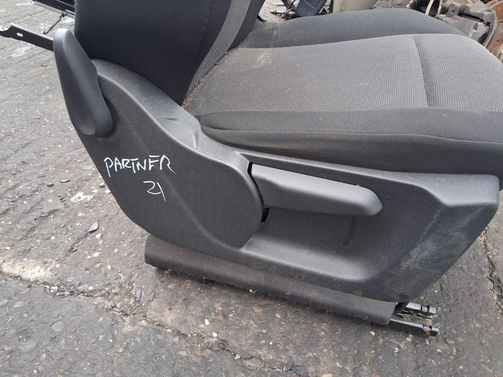 2021 PEUGEOT PARTNER MK3 K9 OS DRIVER SIDE COMPLETE SEAT FABRIC
