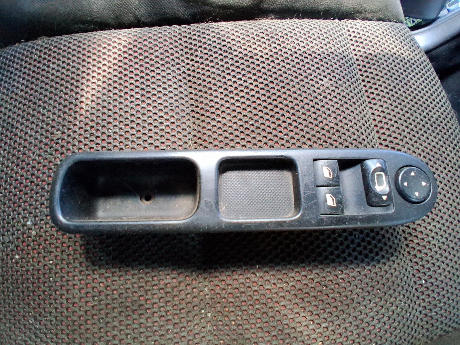 2006 PEUGEOT 307 OSF DRIVER SIDE FRONT RIGHT WINDOW CONTROL SWITCH