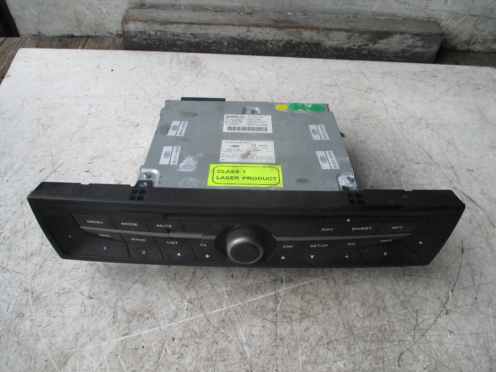 MG 6 2011 RADIO SATNAV CD PLAYER NAVIGATION HEAD UNIT 30017462 SPARE OR REPAIR