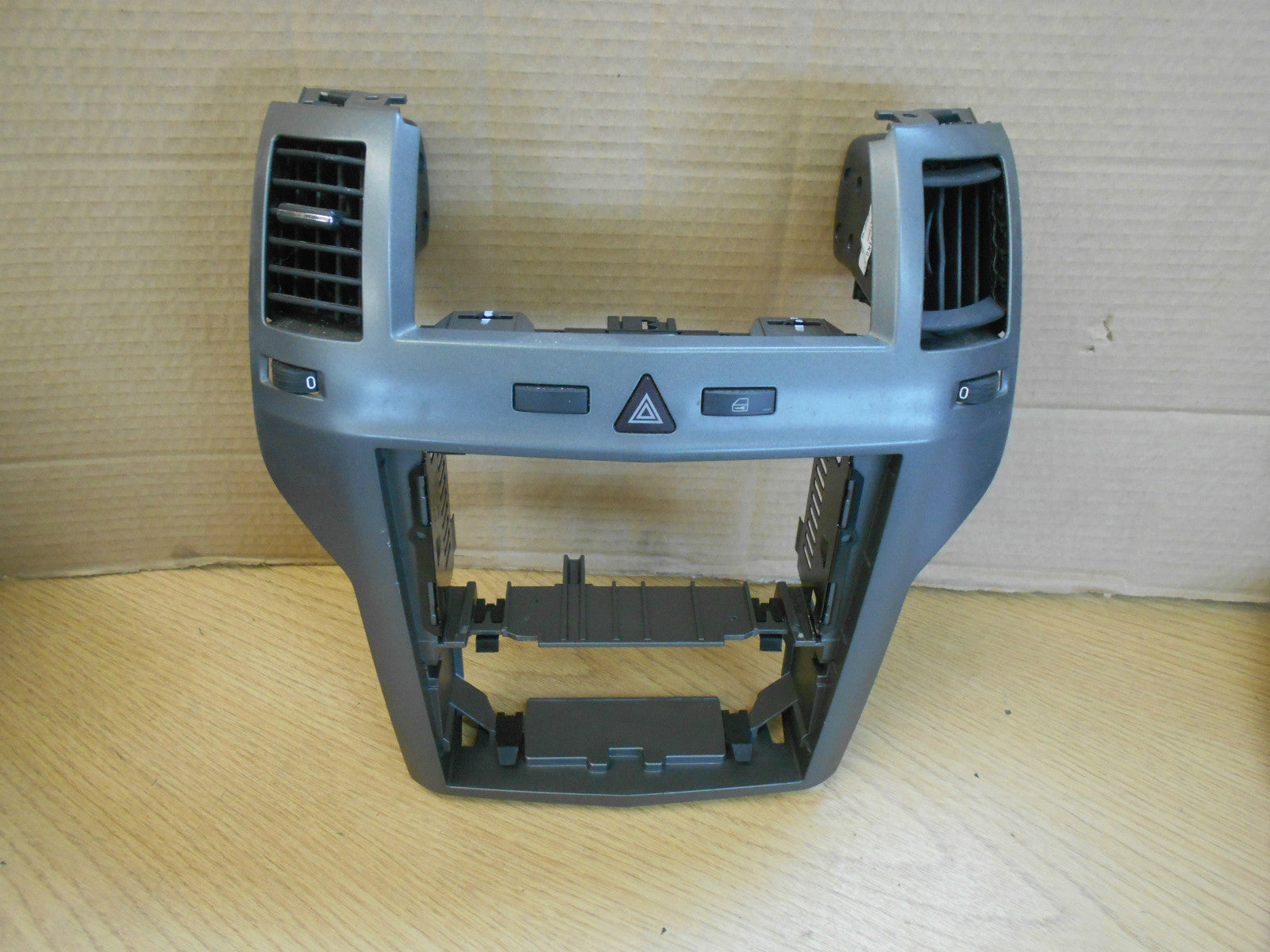 VAUXHALL ZAFIRA B 2006 HEATER STEREO SURROUND VENT HAZARD SWITCH ASSEMBLY