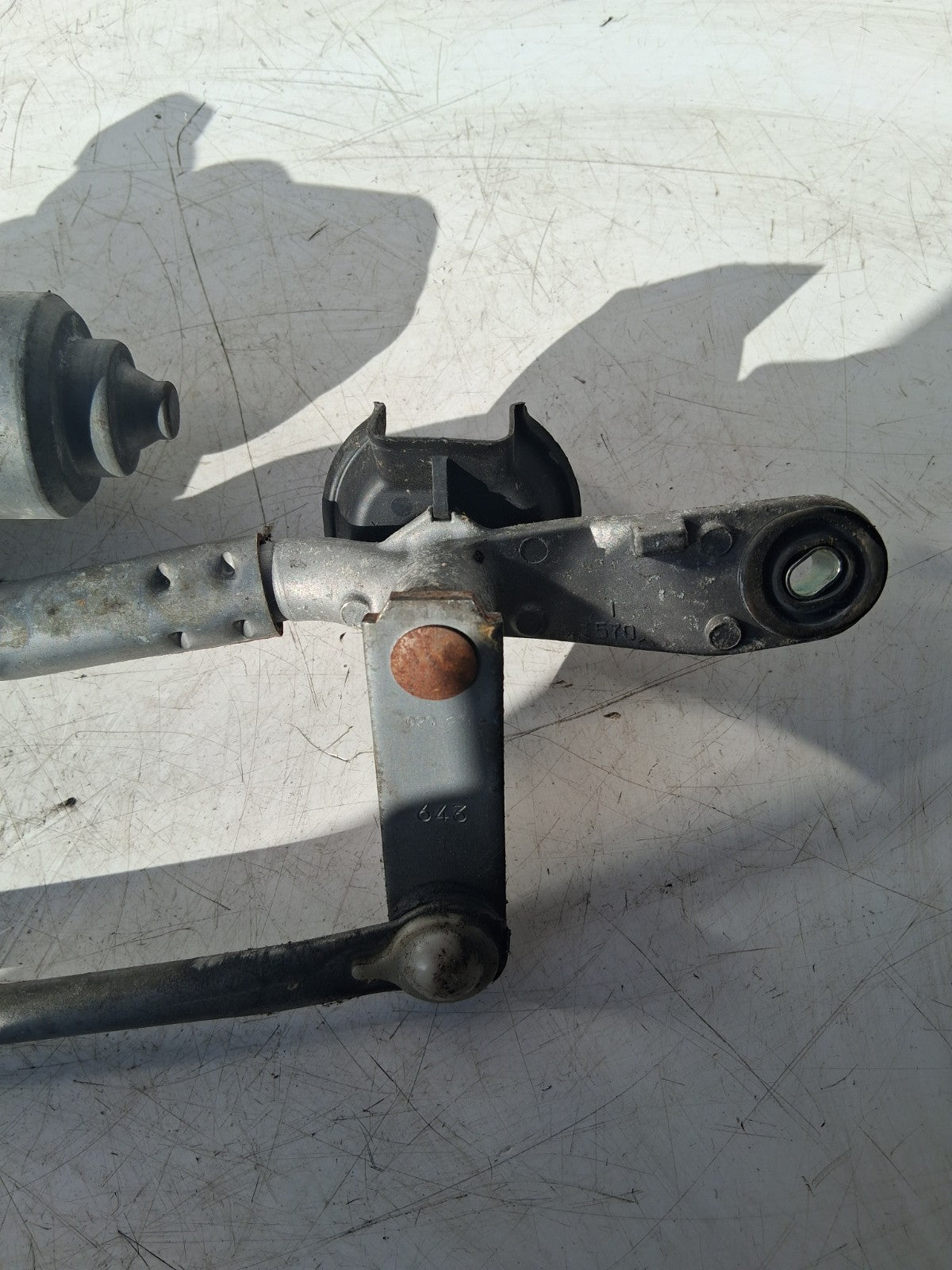 2013 MAZDA CX5 FRONT WINDSCREEN / SHIELD WIPER MOTOR LINKAGE KD7767340A