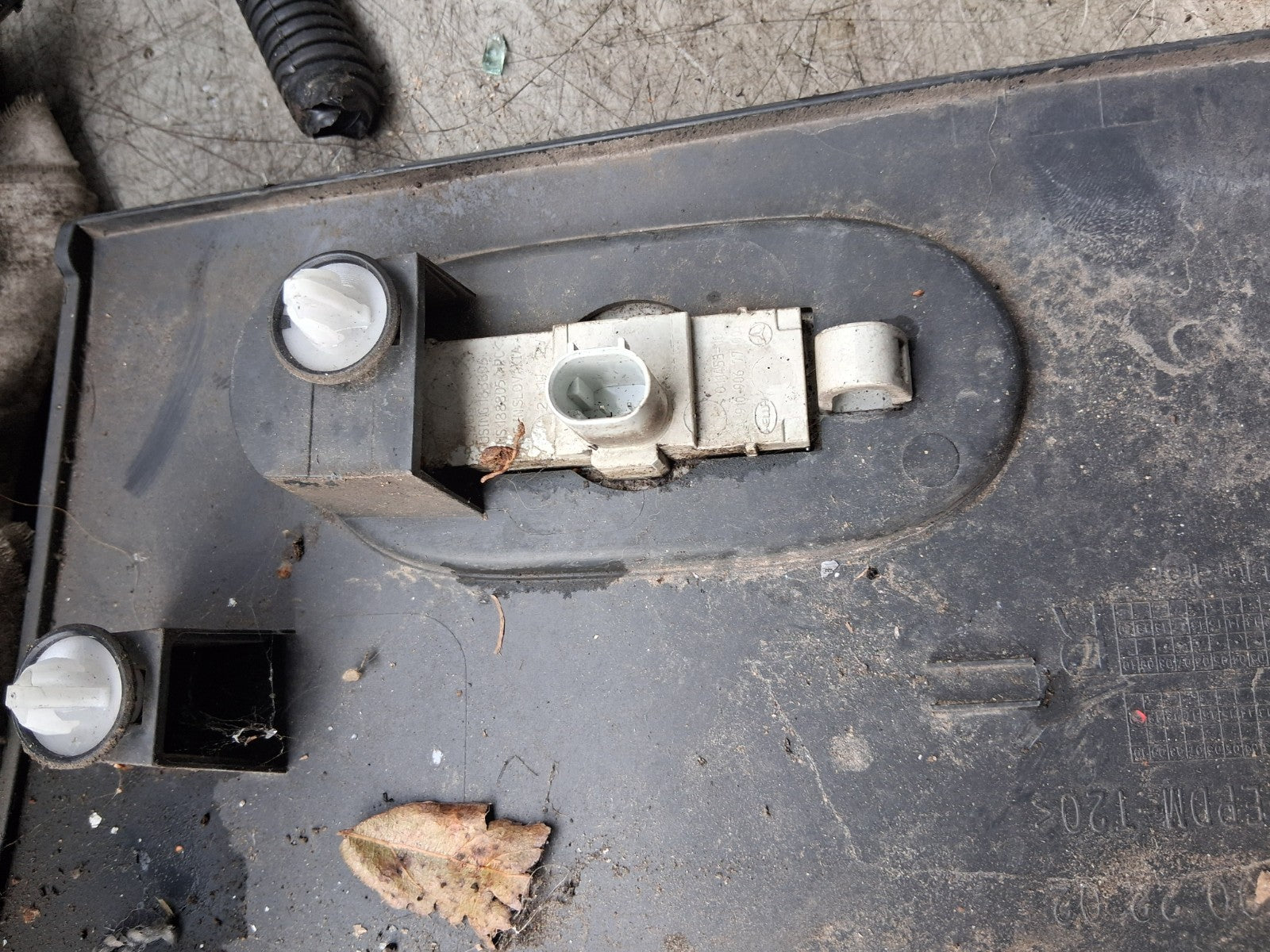 2023 MERCEDES SPRINTER OS DRIVER SIDE REAR MOULDING TRIM A9106907800