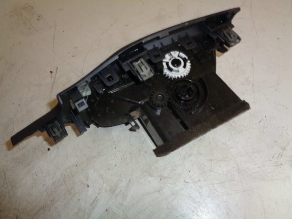VAUXHALL CORSA E MK4 1.2 OS DRIVER SIDE DASH AIR GRILL VENT 13377948