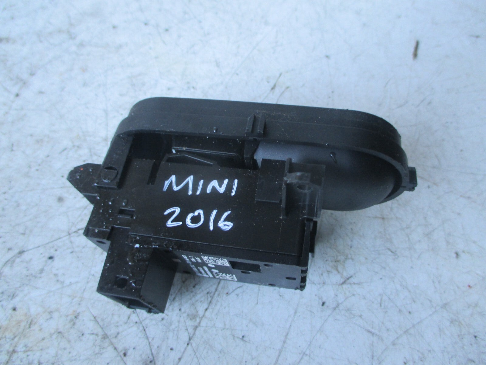 BMW MINI CLUBMAN F54 2016 PARKING BRAKE HANDBRAKE SWITCH 6806702