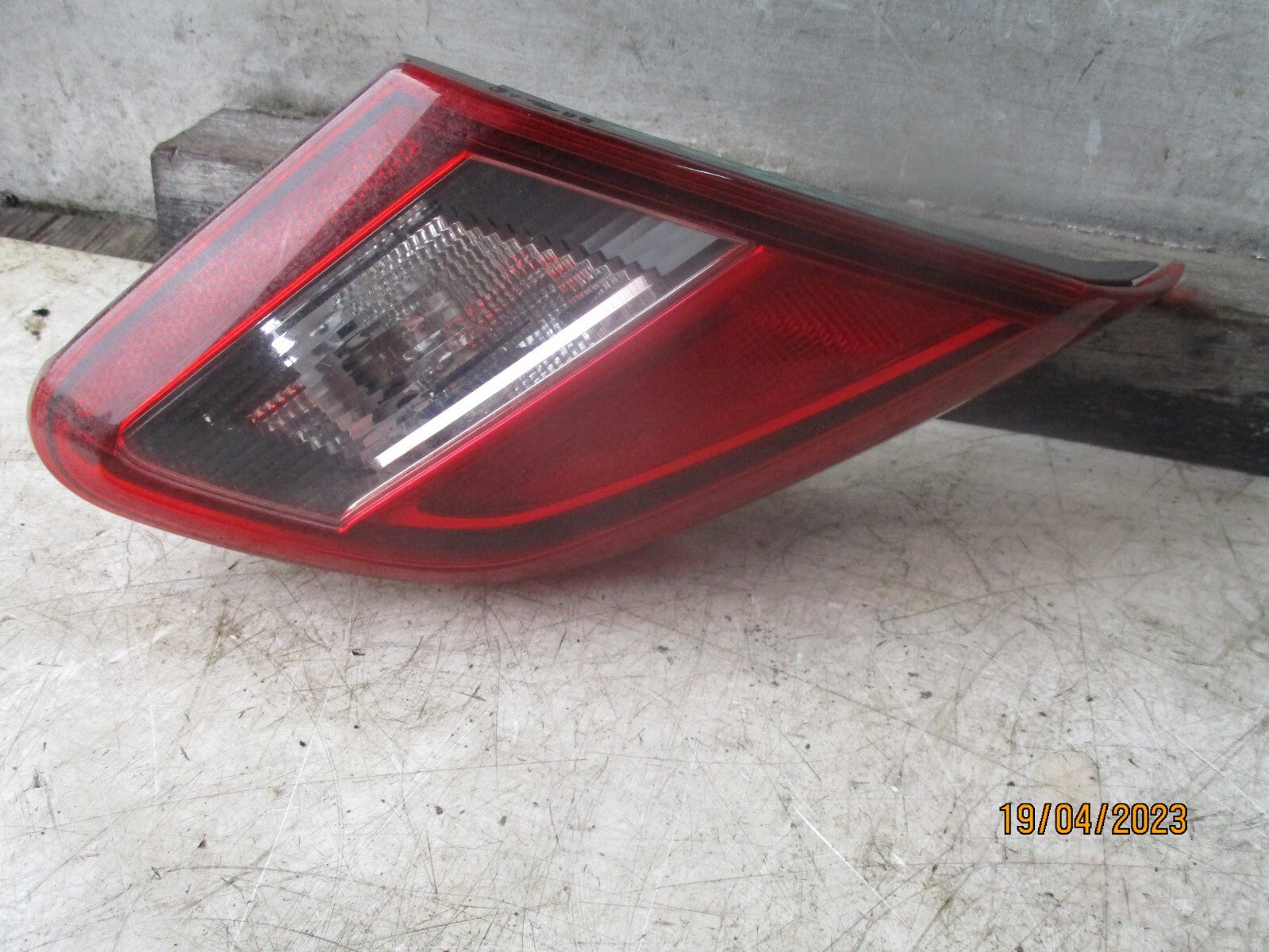 VAUXHALL CORSA E 2018 NSR PASSENGERS INNER TAILGATE REAR BRAKE LIGHT 39012631