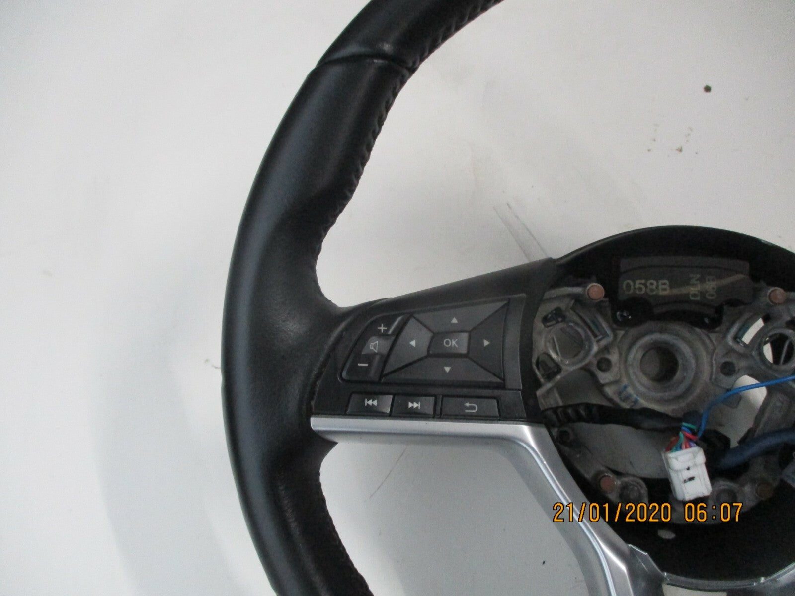 NISSAN QASHQAI 2018 LEATHER MULTI FUNCTION FLAT BOTTOM STEERING WHEEL 34257522B