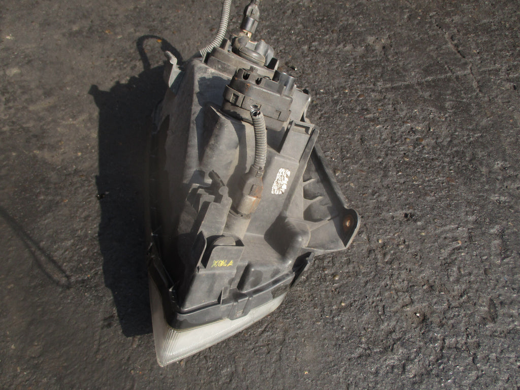 2007 HYUANDAI MATRIX FRONT PASSENGER SIDE HEADLIGHT