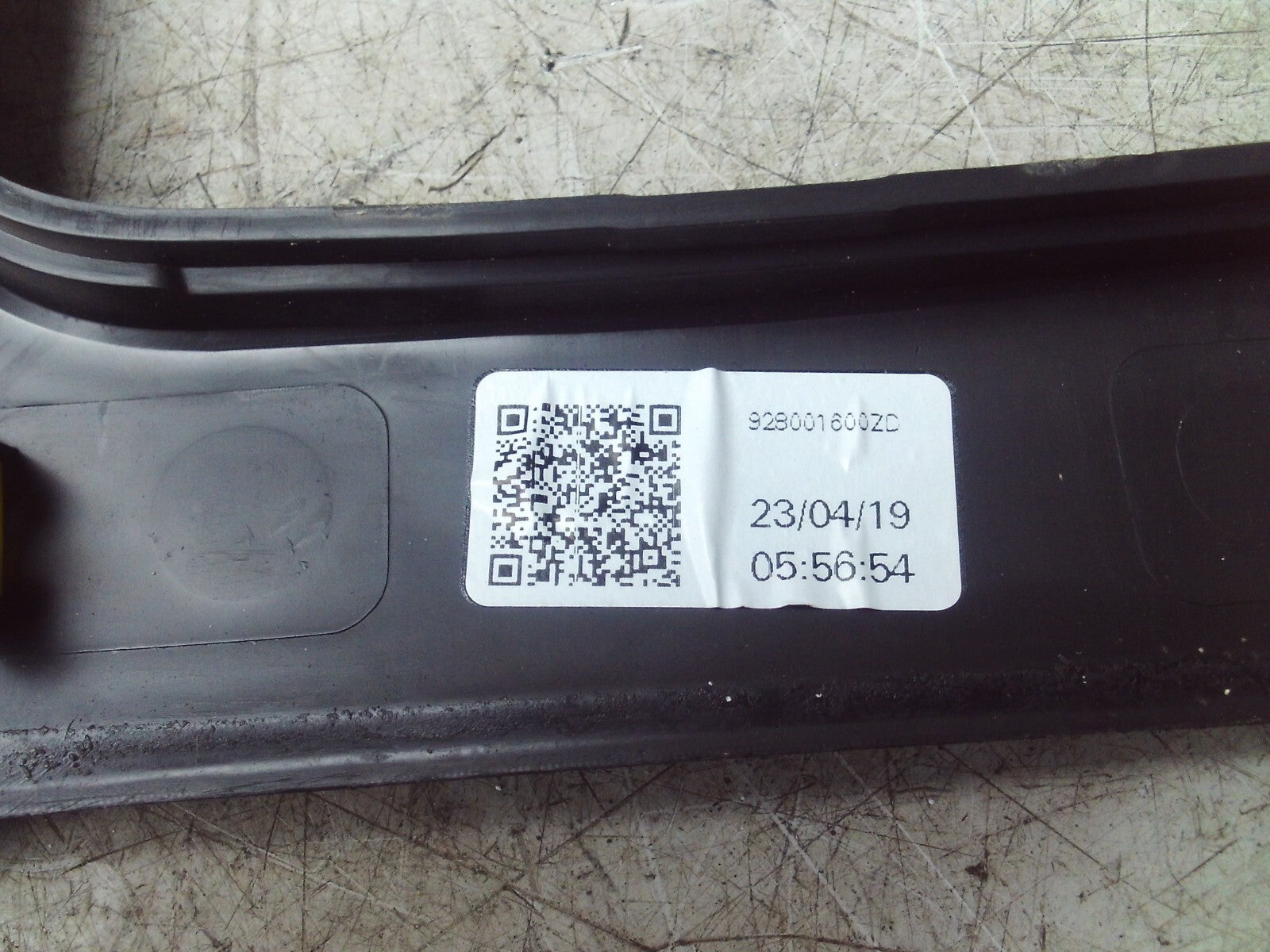 2019 PEUGEOT PARTNER GEAR SURROUND TRIM 9818376577