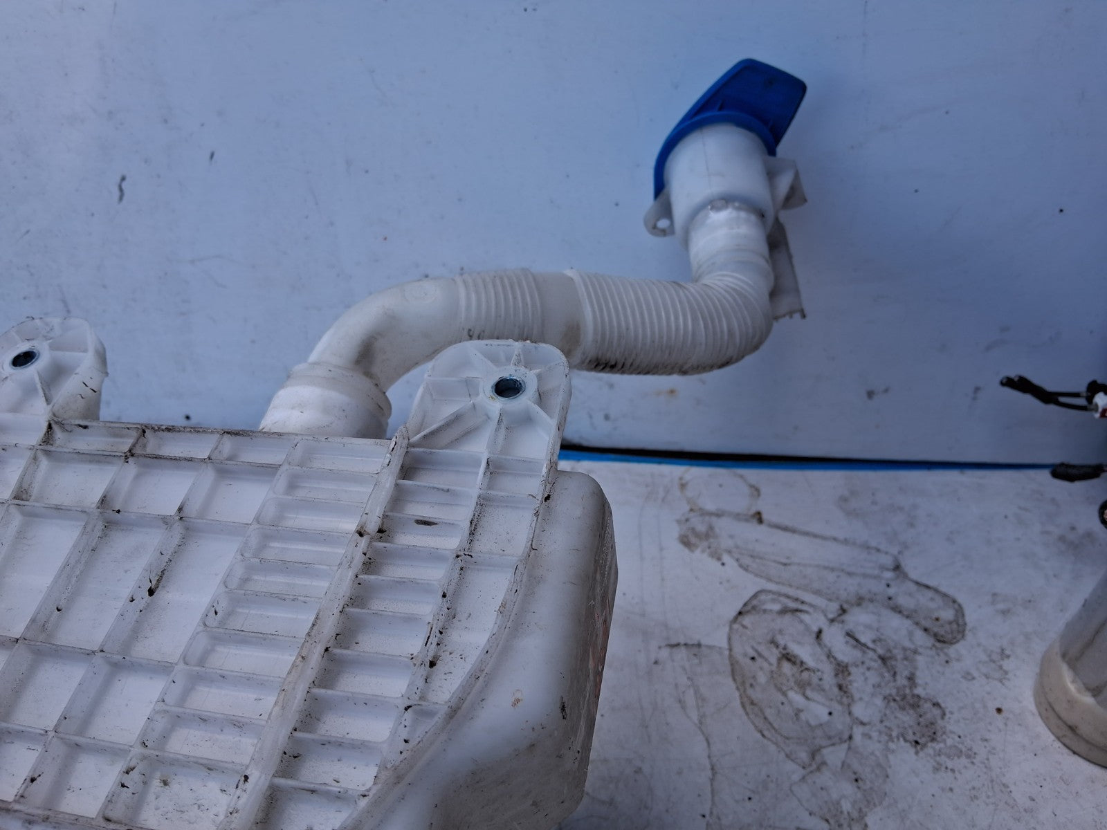 2013 SEAT LEON MK3 WINDSCREEN WASHER WATER BOTTLE RESERVOIR