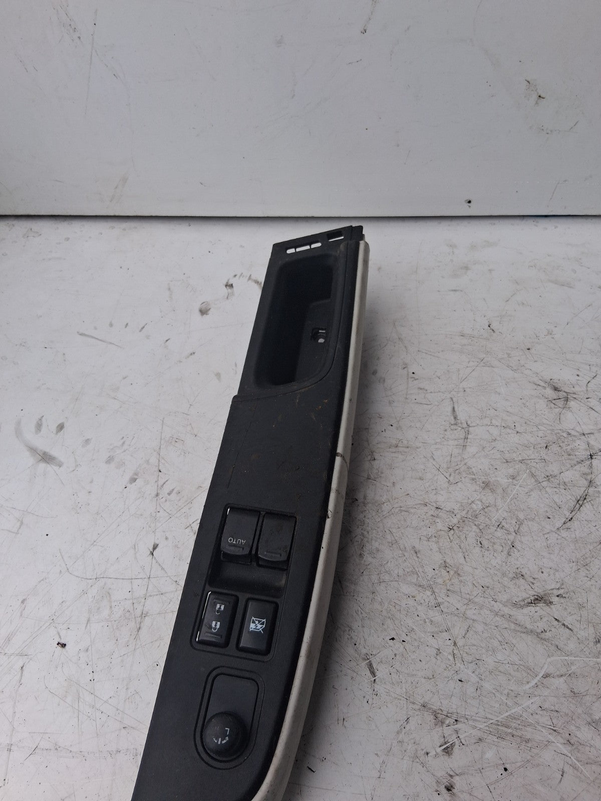 2017 SUZUKI SWIFT WINDOW CONTROL SWITCH 8371552R20