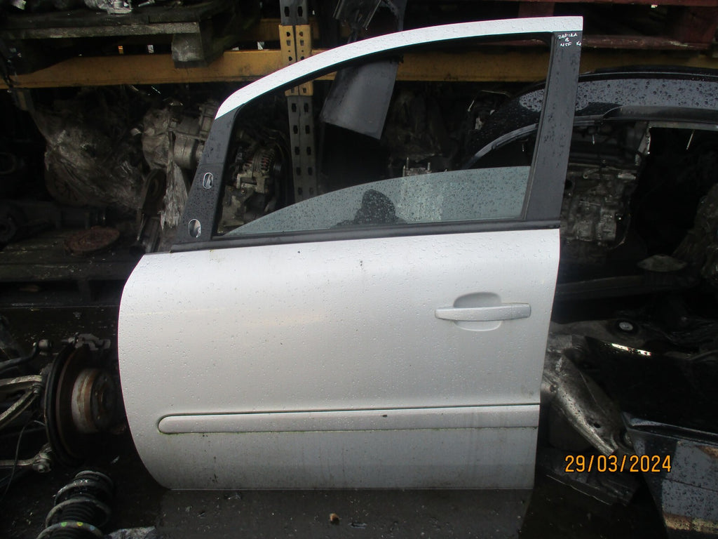 VAUXHALL ZAFIRA B 2014 NSF PASSENGER SIDE FRONT COMPLETE DOOR SILVER
